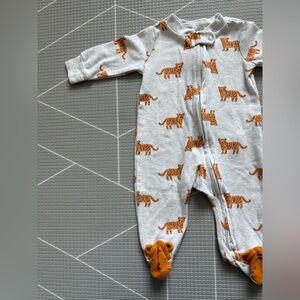 Carters|Baby boy or gender neutral Heather Gray Tiger Print One-Piece Footies,3M